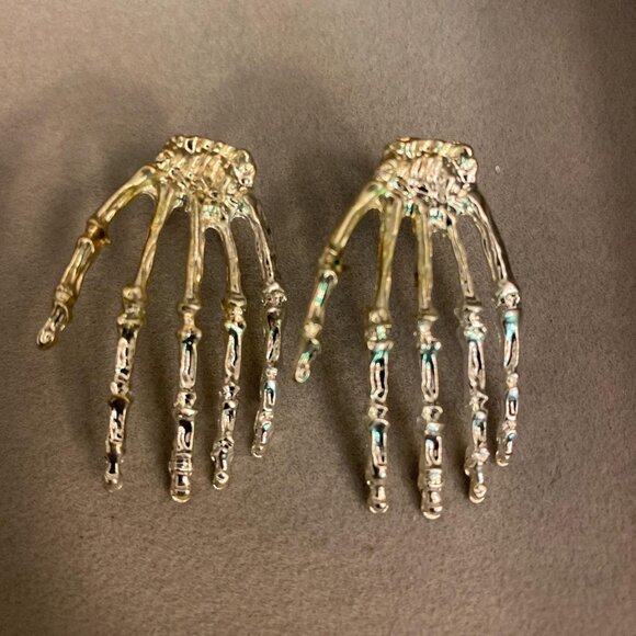 Silver skeleton hand earrings - Picture 1 of 3